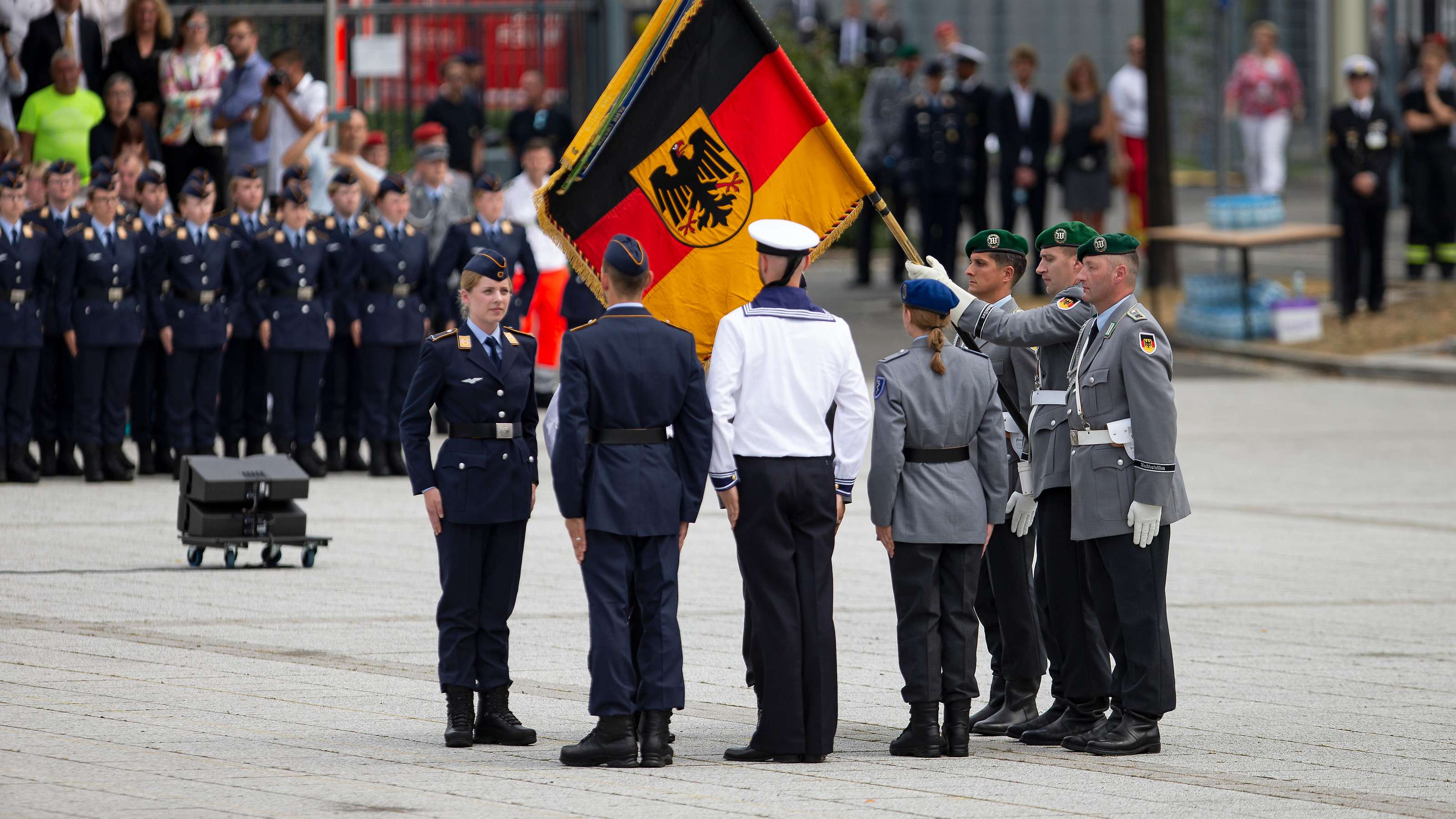 Wie lange dauert das Gelöbnis bei der Bundeswehr?