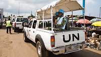 Nigerianische UN-Soldaten aufgesessen auf einem UN-Fahrzeug während einer Patrouille