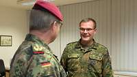 Generalinspekteurs Zorn im Gespräch mit Kommandeur Frank Hartwig