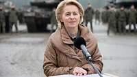 Von der Leyen am Rednerpult