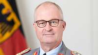 Offizielles Porträt vom Generalinspekteur der Bundeswehr, General Eberhard Zorn.