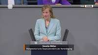 Staatssekretärin Siemtje Möller hält eine Rede im Bundestag.