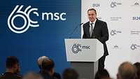 Boris Pistorius spricht am Rednerpult vor Publikum auf der Münchner Sicherheitskonferenz 2024